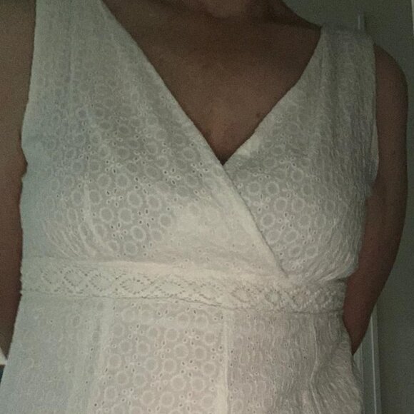 WHITE EYELET SUMMER DRESS, V-NECK, BY R & K ORIGINALS, NEW WITHOUT TAGS - Picture 12 of 12